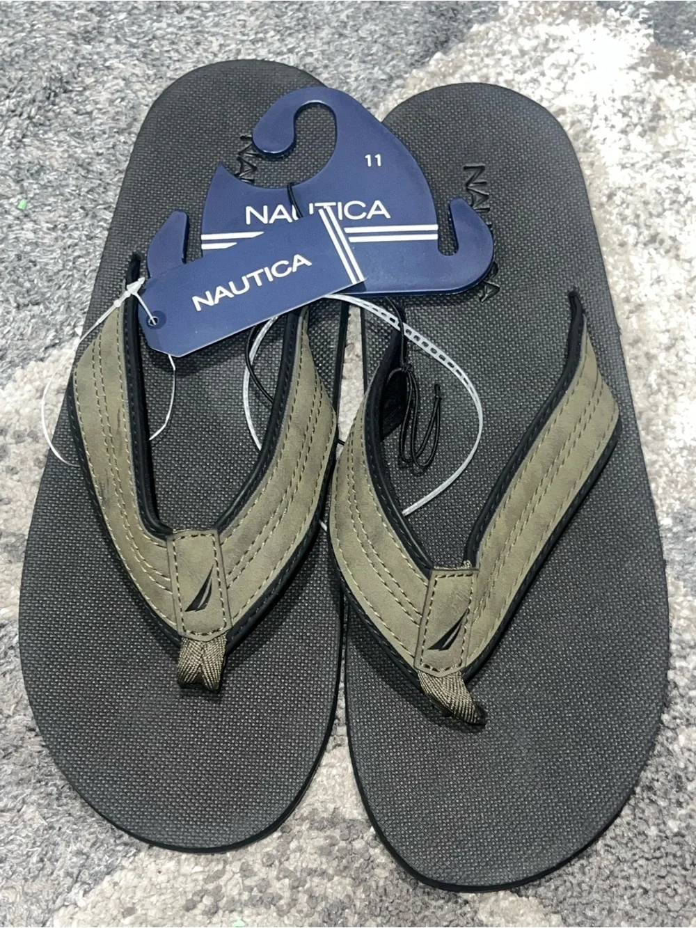 Nautica Men's Olive Green and Black Flip-Flop Sandals size 11